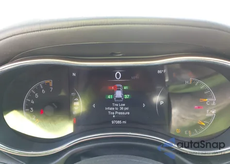 2014 Jeep Grand Cherokee Overland z USA, uszkodzony, nr VIN 1C4RJECG7EC452172